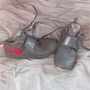 Nike basketball shoes. Grey and pink. Size 5Y. Good condition.